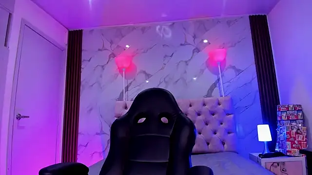 EsmeraldaChantre online show from January 7, 2026, 11:34 am