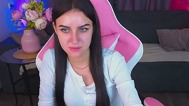 Katrin Mur online show from November 5, 2025, 3:34 pm