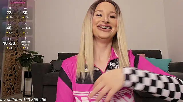 ScarletFlamee online show from February 10, 2026, 8:24 pm