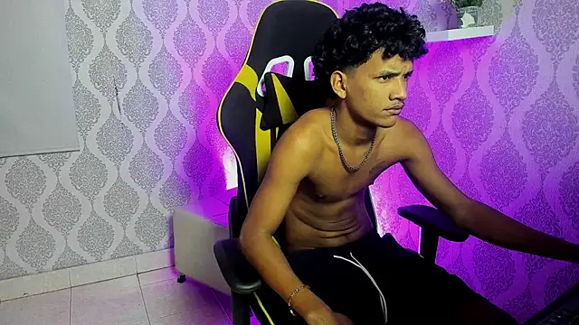 Snapshot of Boy_savoy chatting on February 24, 2026, 7:39 am Boy savoy online show from February 24, 2026, 7:39 am