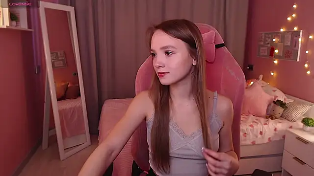 Adria Arjona online show from November 16, 2025, 7:36 am