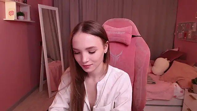 Snapshot of Adria_Arjona chatting on February 6, 2026, 7:34 am Adria Arjona online show from February 6, 2026, 7:34 am