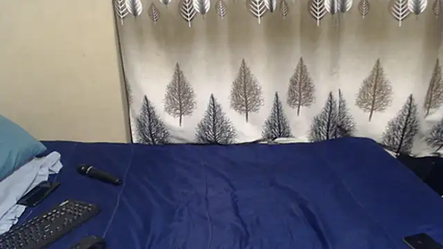 SexyLipss  online show from July 6, 2026, 5:37 pm