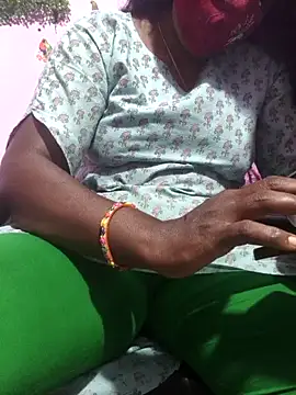 hyd couple7878 online show from April 7, 2026, 6:41 pm