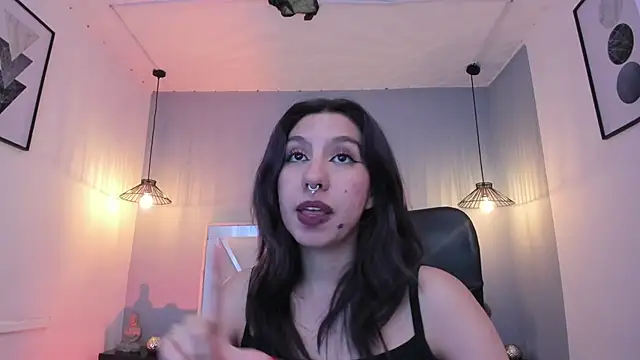 zoe-moreau online show from February 9, 2026, 8:57 pm