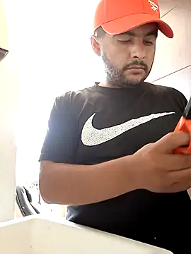 Yerackhip online show from November 14, 2025, 9:35 pm