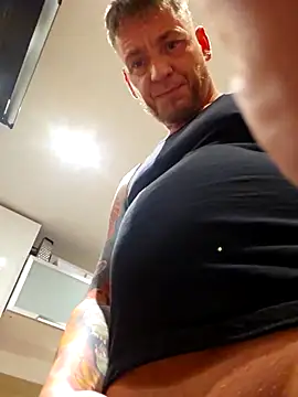 tom tom83 online show from February 11, 2026, 10:48 pm