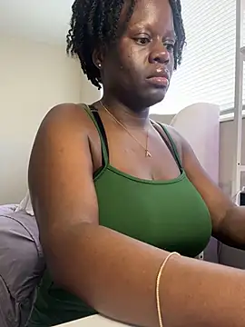 ladiosa selene online show from December 4, 2025, 3:10 pm