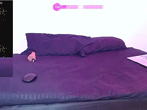 cristalsolei online show from December 3, 2025, 3:10 pm