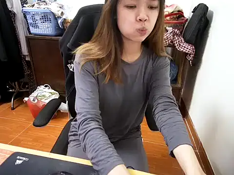 ---Lusi03--- online show from December 18, 2025, 3:29 pm