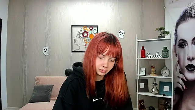 OlyviaBella online show from November 4, 2025, 1:32 pm