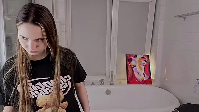 LeenaPuita online show from February 24, 2026, 6:28 pm