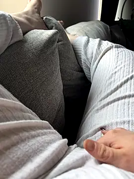 Snapshot of slt29 chatting on November 3, 2025, 3:02 pm slt29 online show from November 3, 2025, 3:02 pm