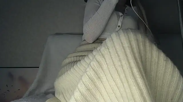 Snapshot of charm__me chatting on February 16, 2026, 10:06 pm charm me online show from February 16, 2026, 10:06 pm