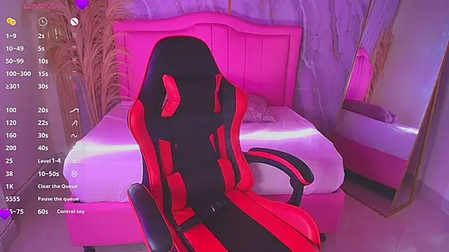 Snapshot of sarahrousse_ chatting on November 3, 2025, 7:59 pm sarahrousse  online show from November 3, 2025, 7:59 pm