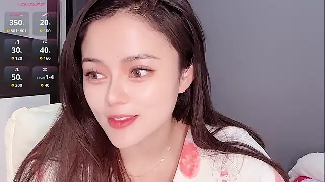 Yesenia- online show from November 18, 2025, 2:10 pm