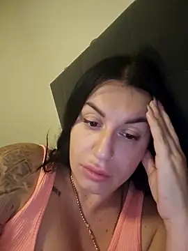 Julianneloreen online show from November 5, 2025, 12:10 am