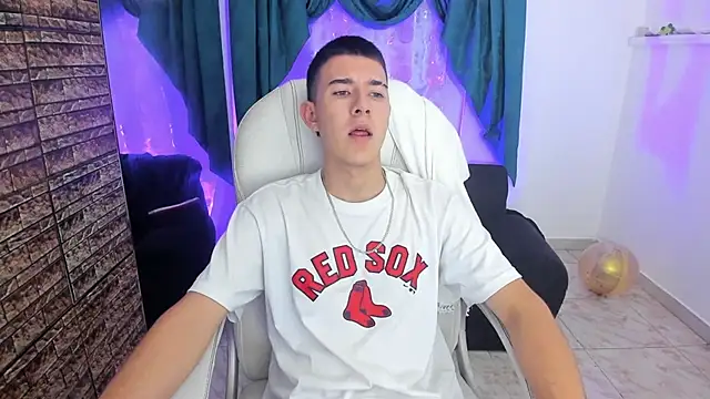 Aleck Boy online show from November 13, 2025, 7:24 pm