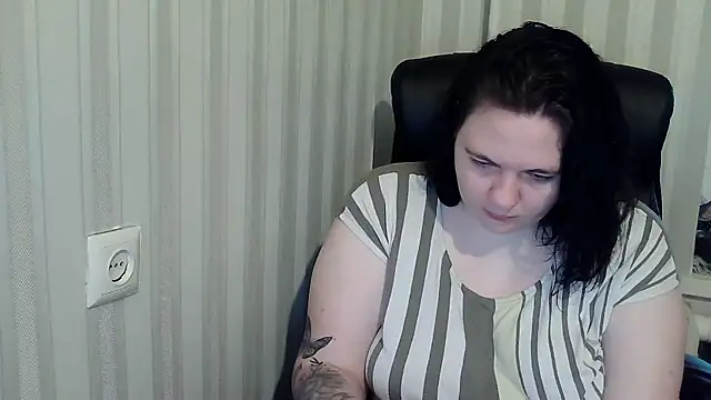 Snapshot of XLisaBlueXsS chatting on November 4, 2025, 7:18 am XLisaBlueXsS online show from November 4, 2025, 7:18 am