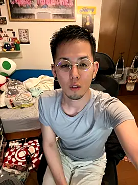 Snapshot of ippei0001 chatting on November 19, 2025, 1:55 pm ippei0001 online show from November 19, 2025, 1:55 pm