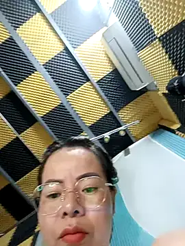 Snapshot of Beolalla chatting on November 17, 2025, 8:03 pm Beolalla online show from November 17, 2025, 8:03 pm