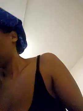 Mommy Sienna online show from April 27, 2026, 2:42 am