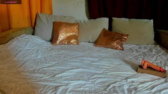 Eva purrr  online show from April 7, 2026, 8:37 am