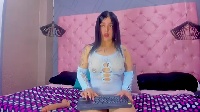 Karol Horney online show from November 4, 2025, 1:54 pm