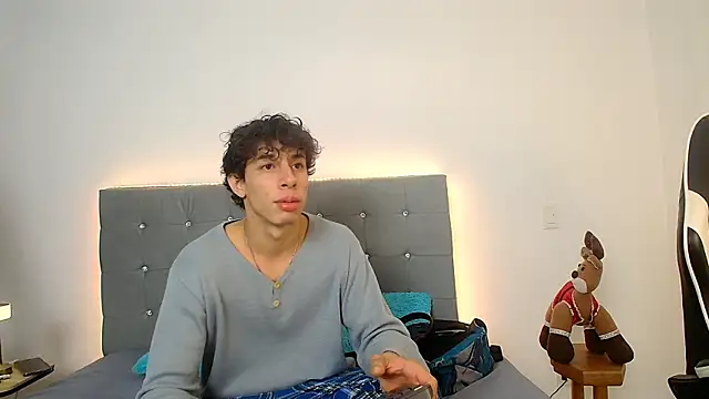 chris evans27 online show from November 27, 2025, 3:08 am