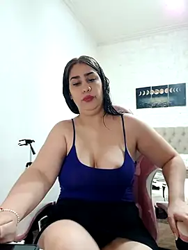nahiarabiel33 online show from November 27, 2025, 2:08 pm
