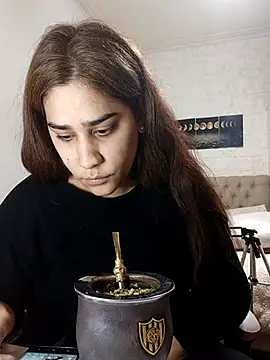 nahiarabiel33 online show from June 4, 2026, 4:57 pm