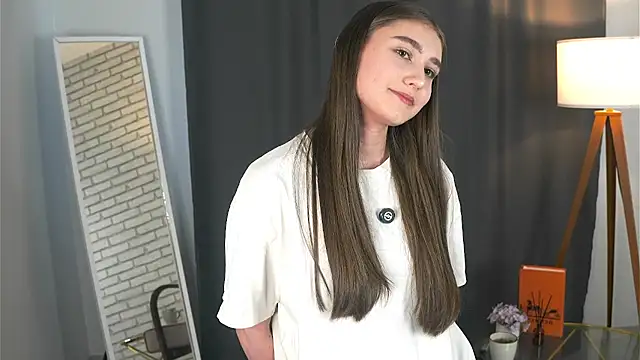 AriannaSemke online show from November 6, 2025, 4:02 am