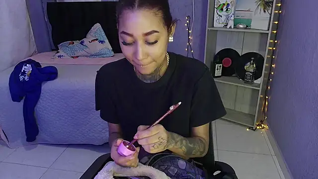 lyam ebony  online show from November 16, 2025, 7:52 pm