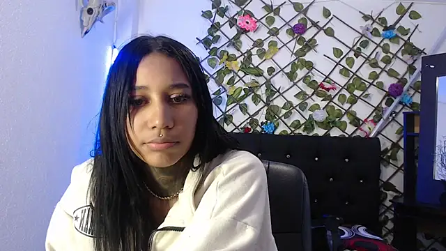 lyam ebony  online show from December 23, 2025, 1:25 am