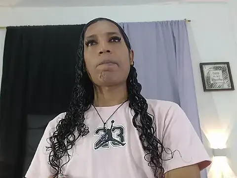 MiaCoock online show from November 10, 2025, 1:10 pm