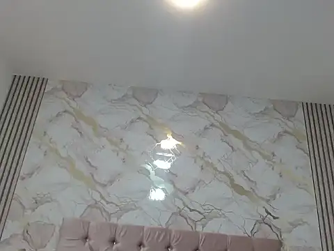 Snapshot of MiaCoock chatting on December 17, 2025, 2:12 pm MiaCoock online show from December 17, 2025, 2:12 pm