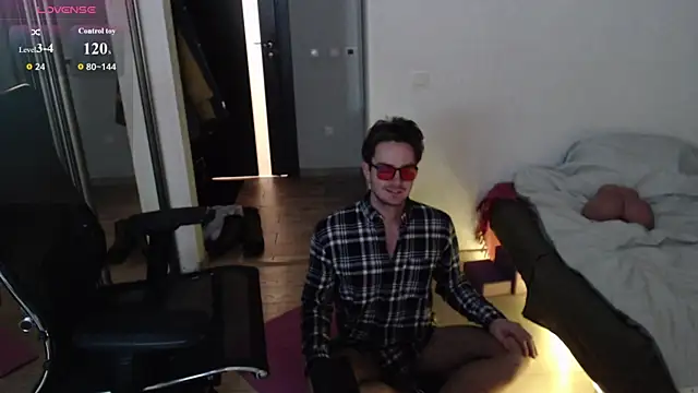 lucky swimmer online show from November 24, 2025, 6:07 pm