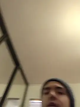 lucky swimmer online show from November 26, 2025, 3:02 pm