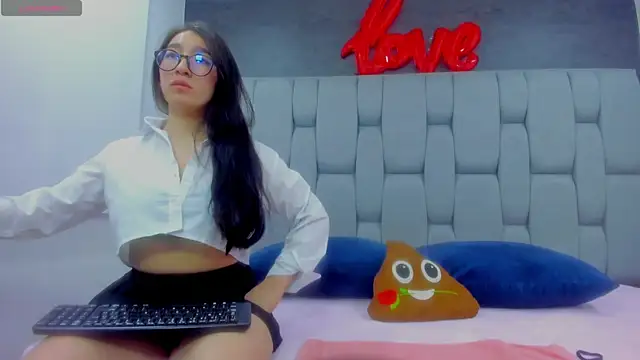 Mia Horney online show from November 29, 2025, 1:36 pm