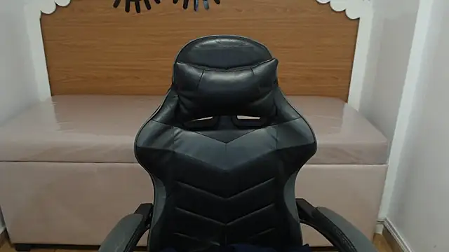 scarlett percy t online show from December 3, 2025, 7:45 pm