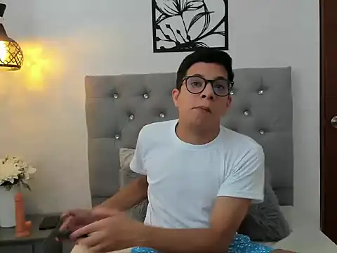 LucaDave 1 online show from November 7, 2025, 7:36 pm