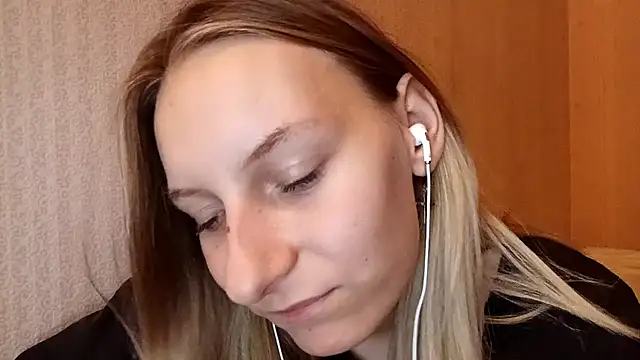 Snapshot of laytafltsmile chatting on November 4, 2025, 9:36 pm laytafltsmile online show from November 4, 2025, 9:36 pm