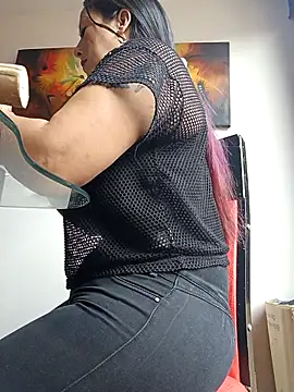 misshot 02 online show from November 13, 2025, 4:28 pm