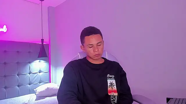 Liams18 online show from November 29, 2025, 3:42 am