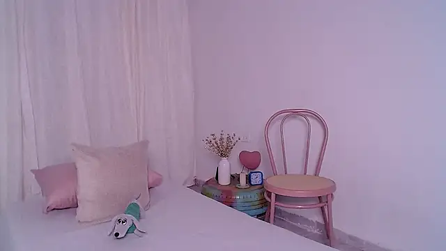 CoralReyes IH online show from November 12, 2025, 1:55 pm