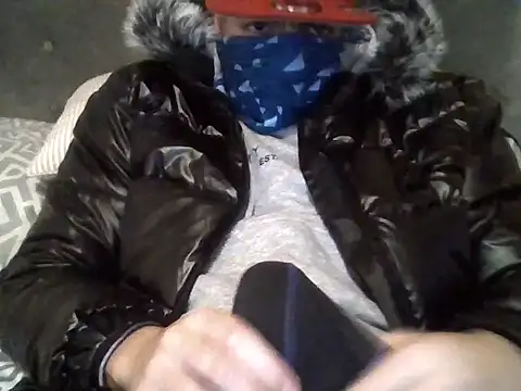 Snapshot of peluche374 chatting on April 16, 2026, 4:35 am peluche374 online show from April 16, 2026, 4:35 am