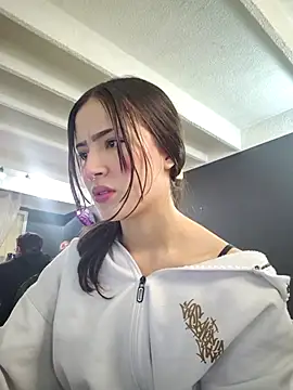 Celeste Moretti online show from November 19, 2025, 1:44 pm