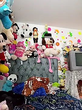 Rousanyel online show from November 5, 2025, 4:01 am