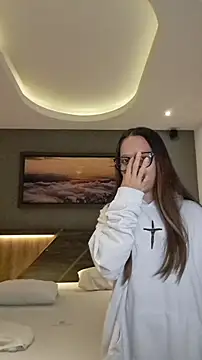 Lila Park online show from December 3, 2025, 2:41 am