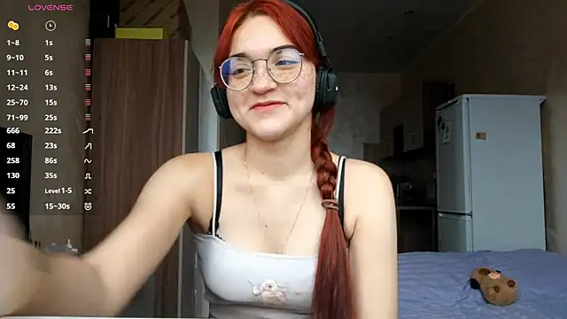 Snapshot of AnnikaDidomenico chatting on November 11, 2025, 8:25 am AnnikaDidomenico online show from November 11, 2025, 8:25 am